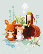 Load image into Gallery viewer, Peter Rabbit Crochet Toys