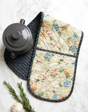 Load image into Gallery viewer, The Beginner's Guide to Machine Sewing: Easy techniques and 8 fun projects